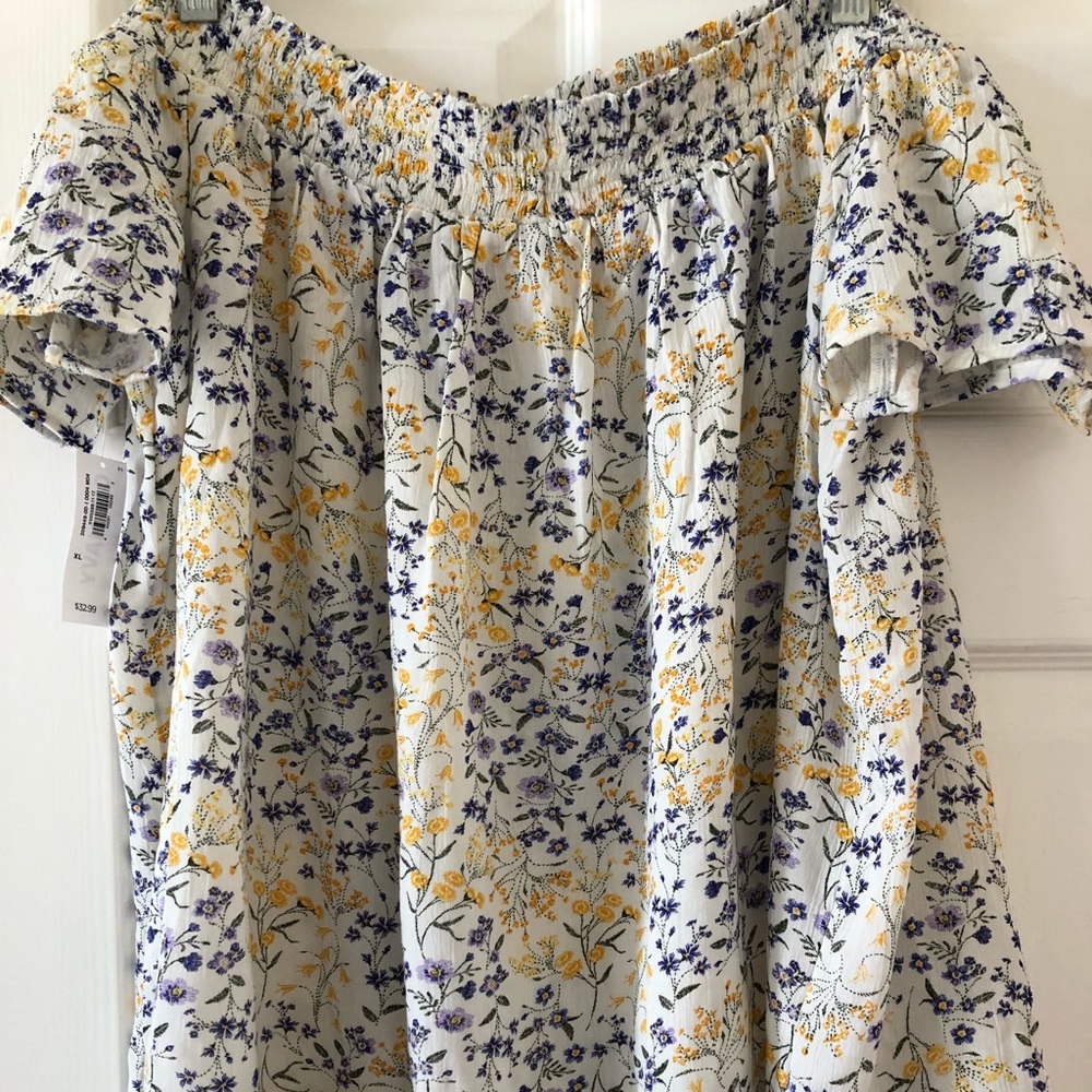 Old Navy off the shoulder floral top